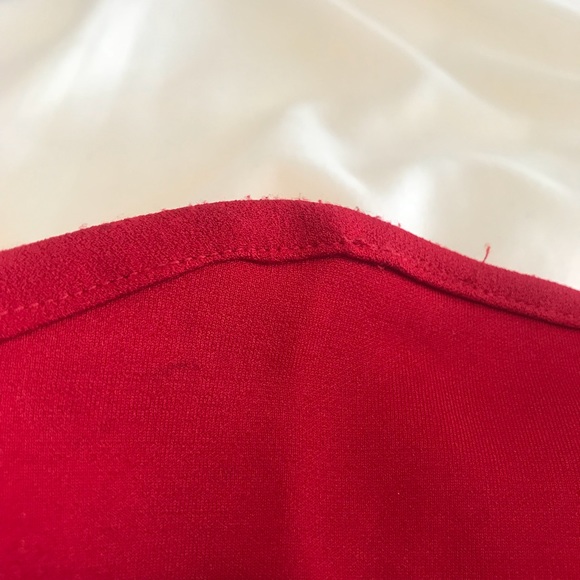 Mermaid style red gown. - Picture 7 of 8